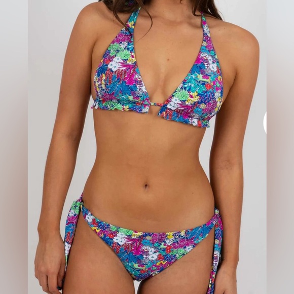 👙 Women’s Blushing Brunette Bikini - Size Medium - Picture 1 of 6